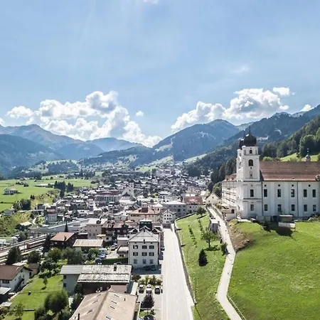 Alpine Retreat & Sauna Apartment