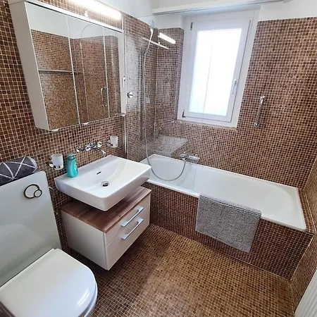 Alpine Retreat & Sauna Дизентис